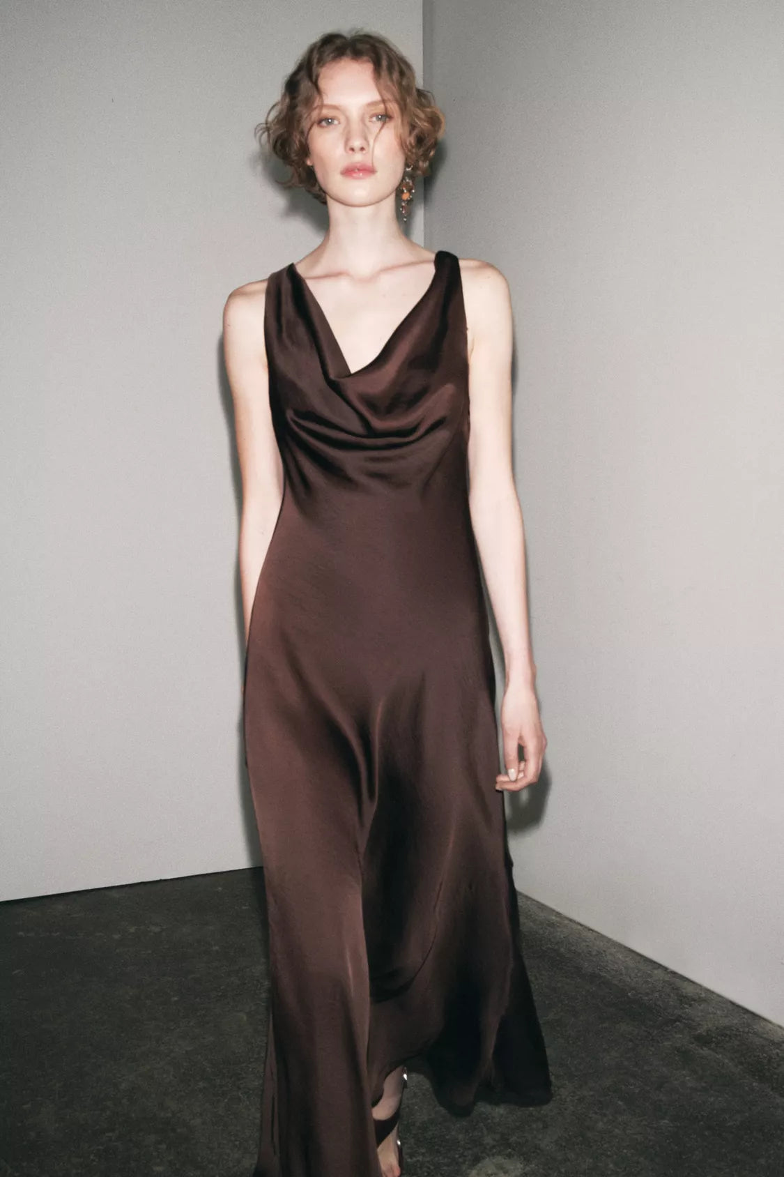 ZARA Woman – ZW Collection Long Satin Dress (Brown, M)