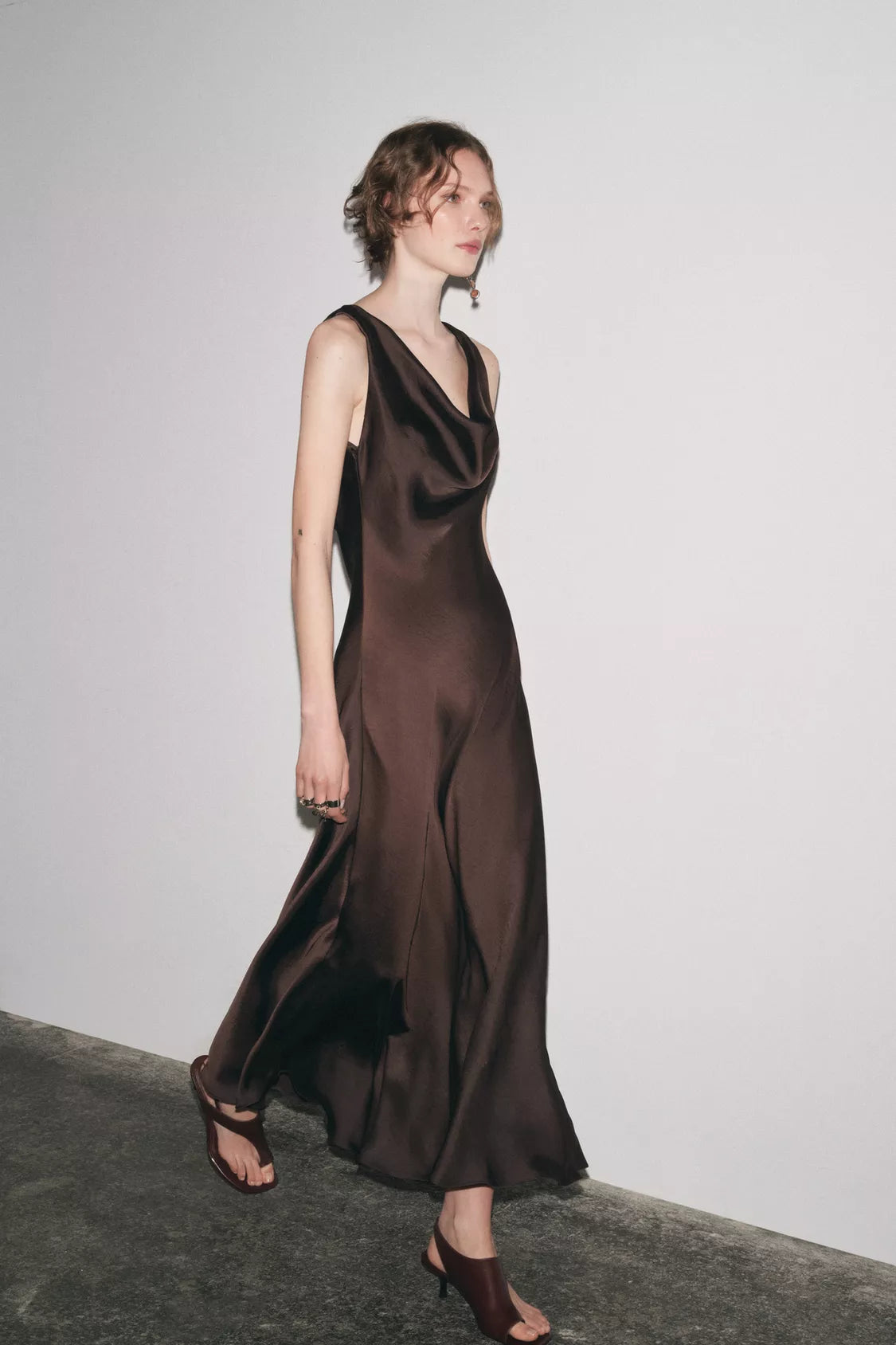 ZARA Woman – ZW Collection Long Satin Dress (Brown, M)